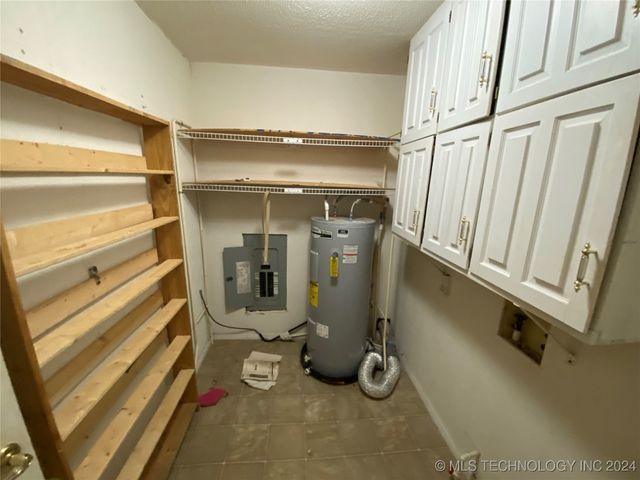 108 W Bryan, Calera, OK 74730