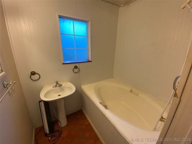108 W Bryan, Calera, OK 74730