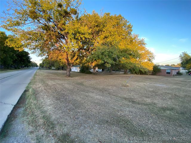 108 W Bryan, Calera, OK 74730