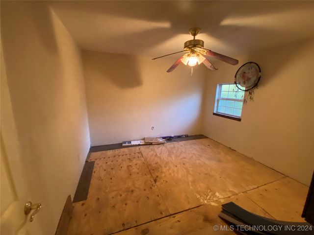 108 W Bryan, Calera, OK 74730