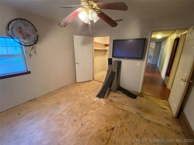 108 W Bryan, Calera, OK 74730