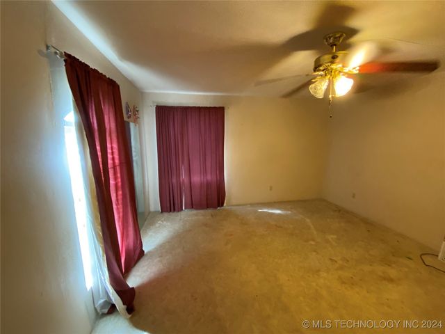 108 W Bryan, Calera, OK 74730