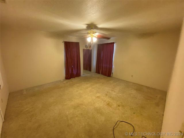 108 W Bryan, Calera, OK 74730