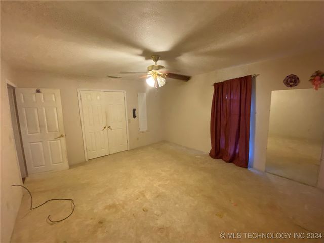 108 W Bryan, Calera, OK 74730