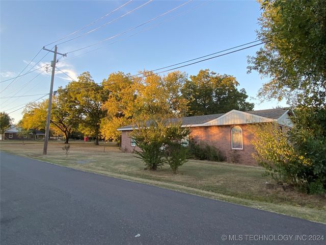 108 W Bryan, Calera, OK 74730