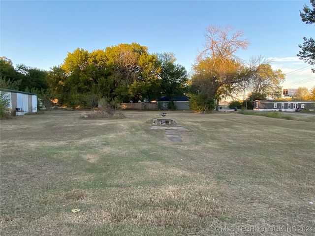 108 W Bryan, Calera, OK 74730