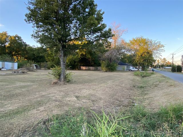 108 W Bryan, Calera, OK 74730