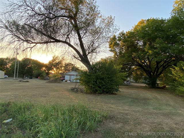 108 W Bryan, Calera, OK 74730