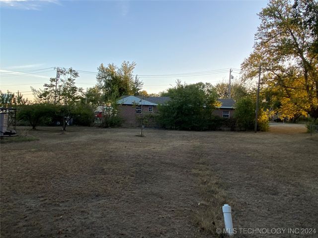 108 W Bryan, Calera, OK 74730