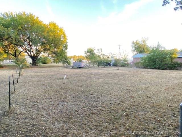 108 W Bryan, Calera, OK 74730