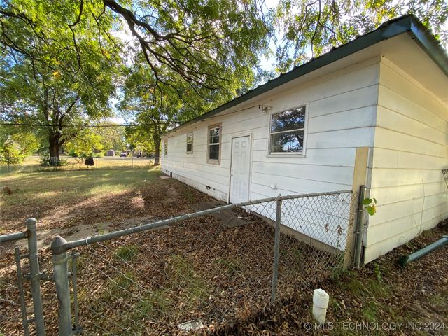 108 W Bryan, Calera, OK 74730