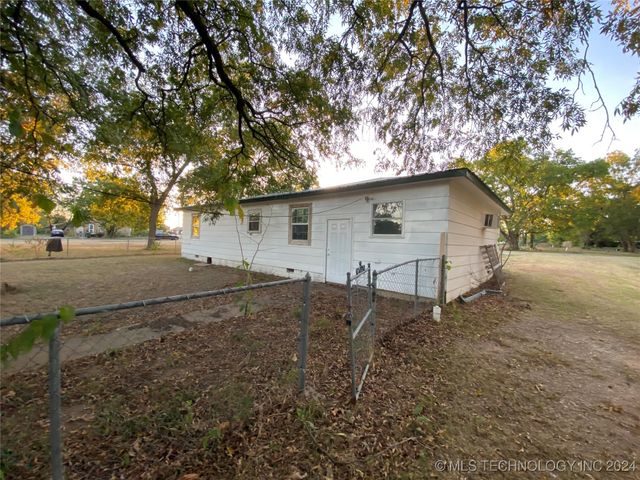 108 W Bryan, Calera, OK 74730