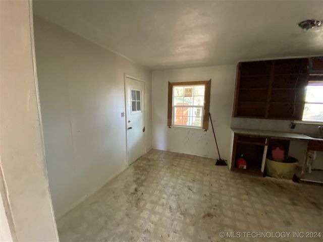 108 W Bryan, Calera, OK 74730