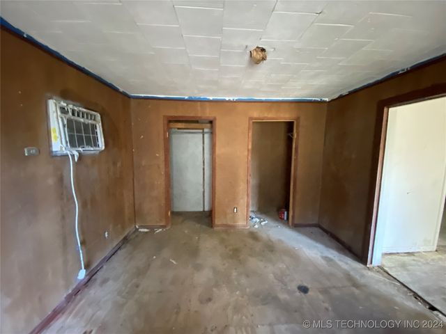 108 W Bryan, Calera, OK 74730