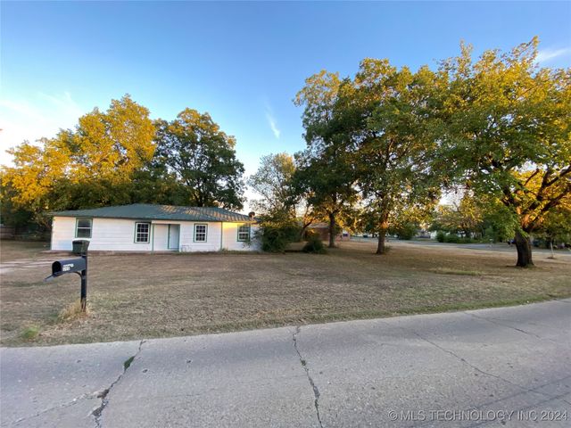 108 W Bryan, Calera, OK 74730