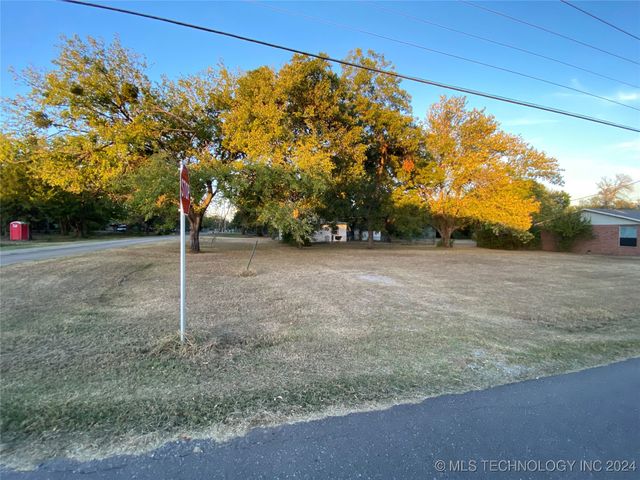 108 W Bryan, Calera, OK 74730