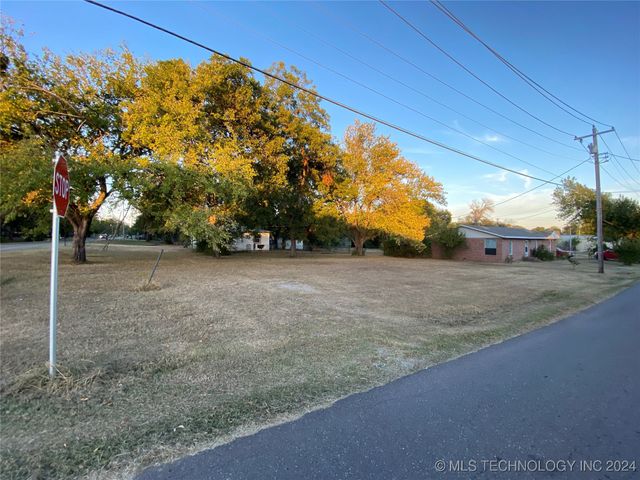 108 W Bryan, Calera, OK 74730