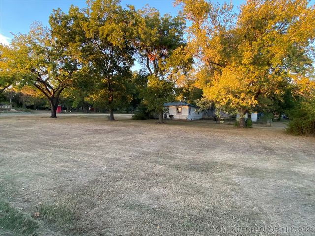 108 W Bryan, Calera, OK 74730