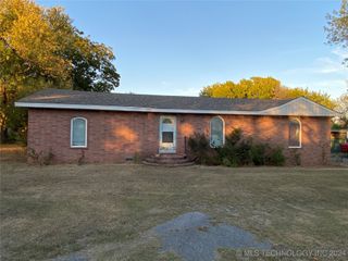 108 W Bryan, Calera, OK 74730