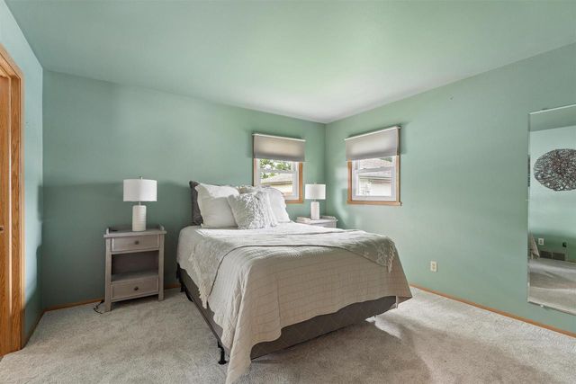 1045 GROVE STREET, Menasha, WI 54952