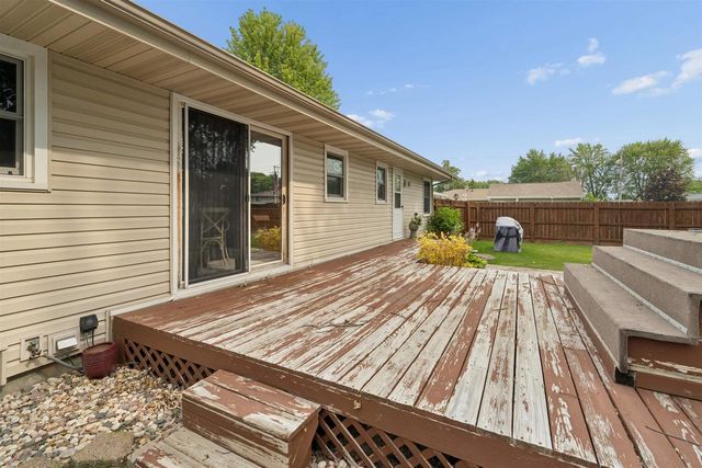 1045 GROVE STREET, Menasha, WI 54952