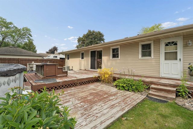 1045 GROVE STREET, Menasha, WI 54952