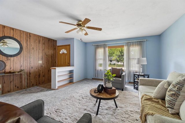 1045 GROVE STREET, Menasha, WI 54952