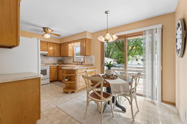 1045 GROVE STREET, Menasha, WI 54952