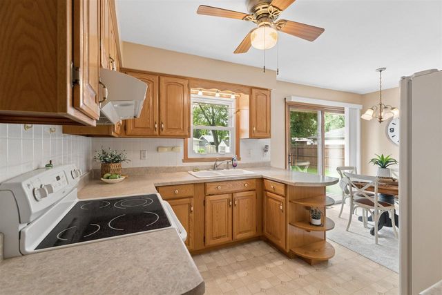 1045 GROVE STREET, Menasha, WI 54952