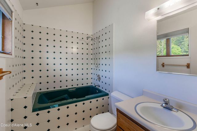 1710 Westwood DR, Sandpoint, ID 83864