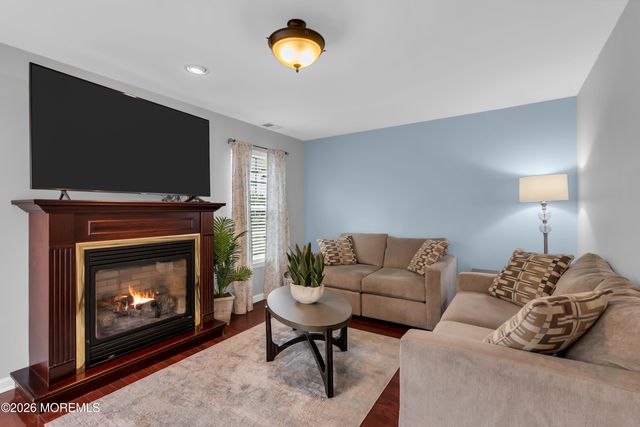 71 Santa Rosa Lane, Tinton Falls, NJ 07724