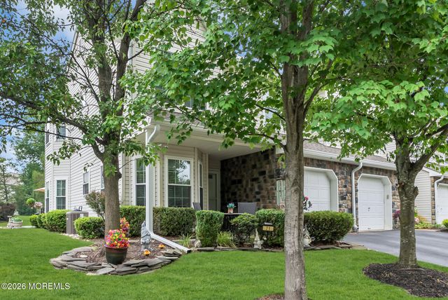 71 Santa Rosa Lane, Tinton Falls, NJ 07724
