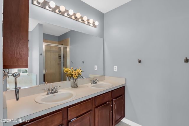 71 Santa Rosa Lane, Tinton Falls, NJ 07724