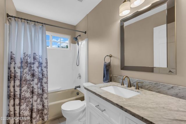 71 Santa Rosa Lane, Tinton Falls, NJ 07724