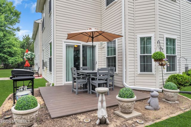 71 Santa Rosa Lane, Tinton Falls, NJ 07724