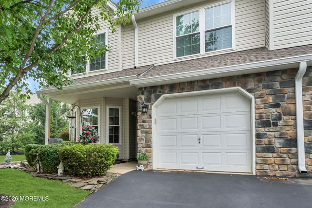 71 Santa Rosa Lane, Tinton Falls, NJ 07724