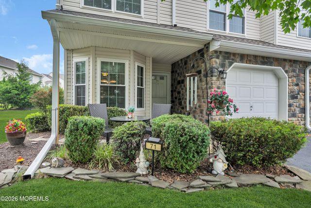 71 Santa Rosa Lane, Tinton Falls, NJ 07724