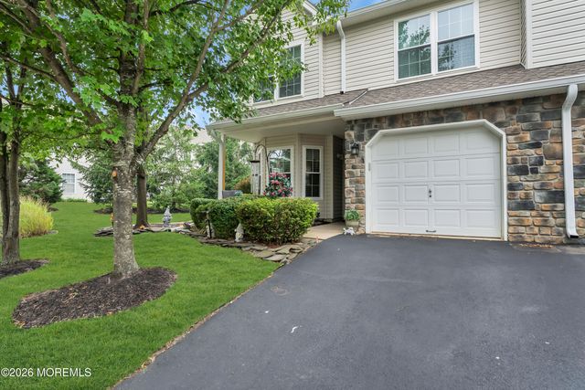 71 Santa Rosa Lane, Tinton Falls, NJ 07724