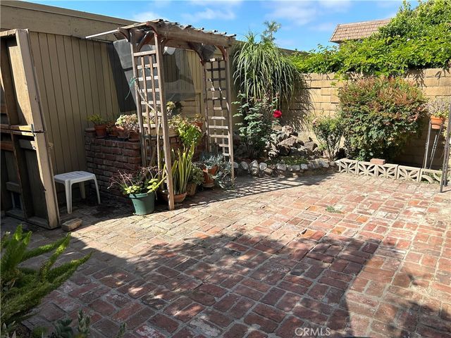 10089 Corral River Court, Fountain Valley, CA 92708