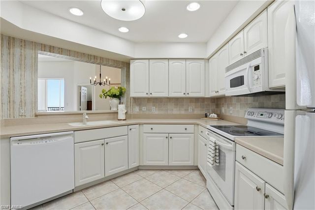 4183 BAY BEACH LN 3P1, Fort Myers Beach, FL 33931