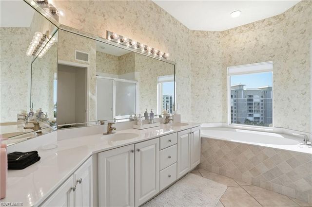 4183 BAY BEACH LN 3P1, Fort Myers Beach, FL 33931