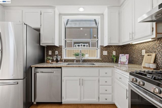 106 Accolade Dr, San Leandro, CA 94577