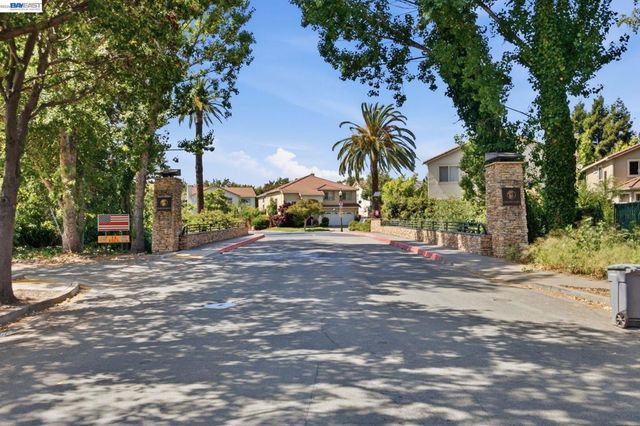 106 Accolade Dr, San Leandro, CA 94577