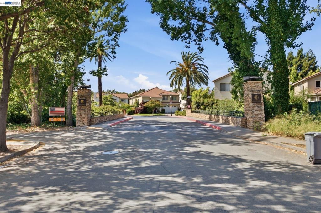 Image 40 of property listing at 106 Accolade Dr, San Leandro, CA 94577