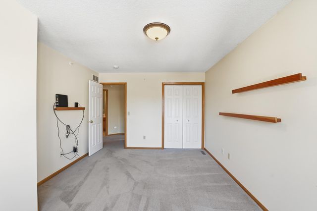 900 Fairfield Way, Hopkins, MN 55305