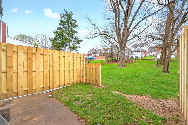 627 2nd St 621, Verona, PA 15147