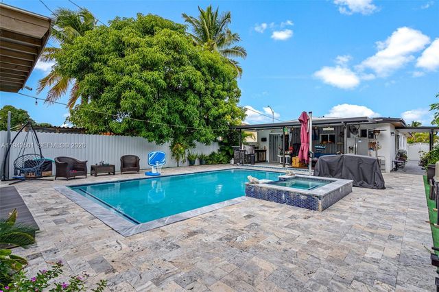 864 E 29th St, Hialeah, FL 33013