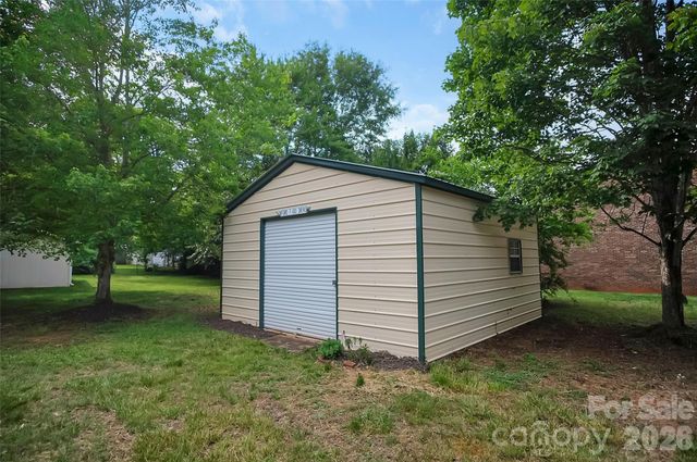 327 Arlington Street, Forest City, NC 28043