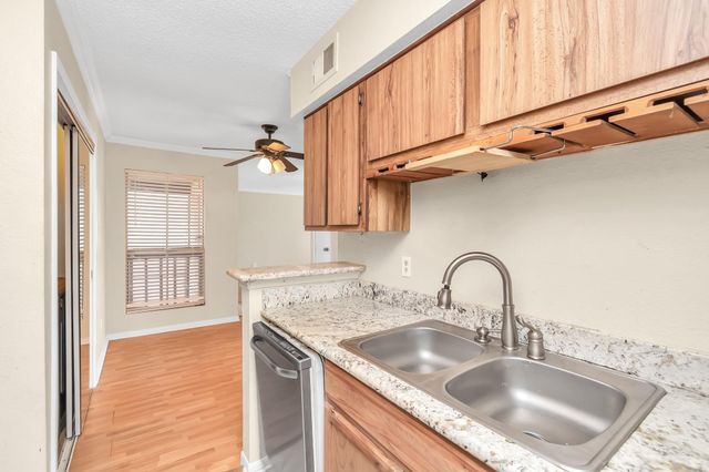 1500 Bay Area Boulevard 260, Houston, TX 77058