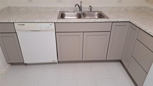 804 Moon Glow DR, Leander, TX 78641